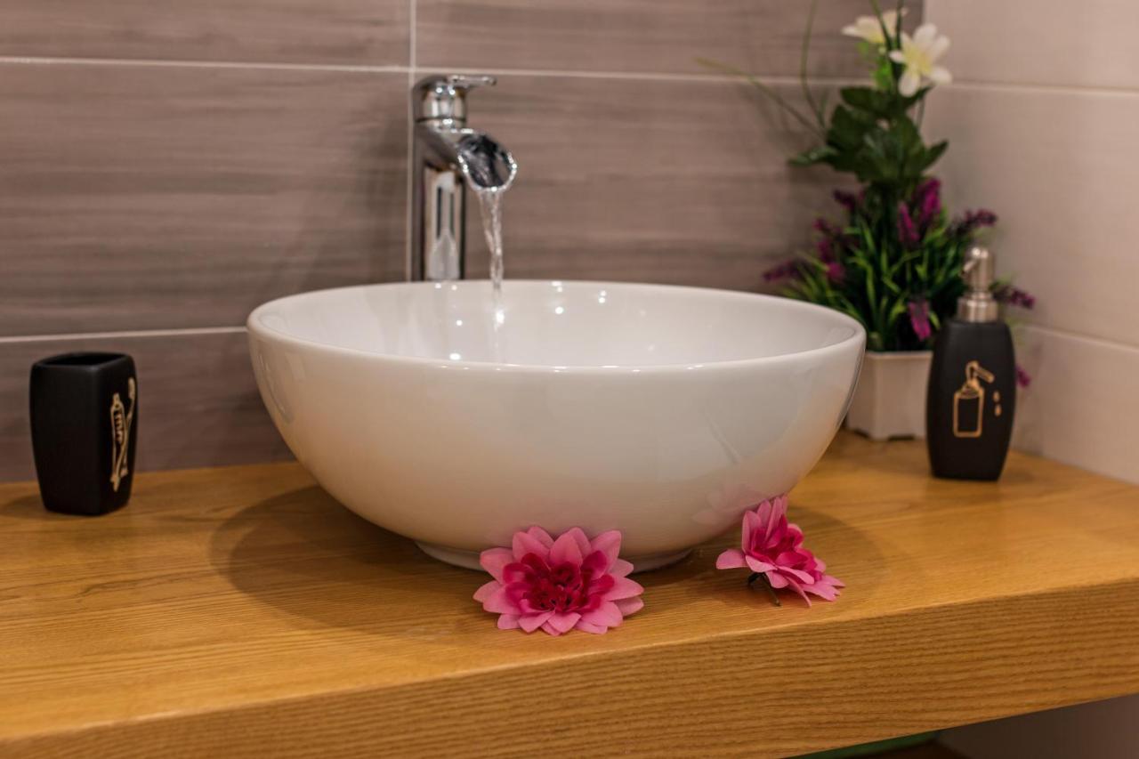 קאלה גונונה Purple Flower Suite Apartment מראה חיצוני תמונה